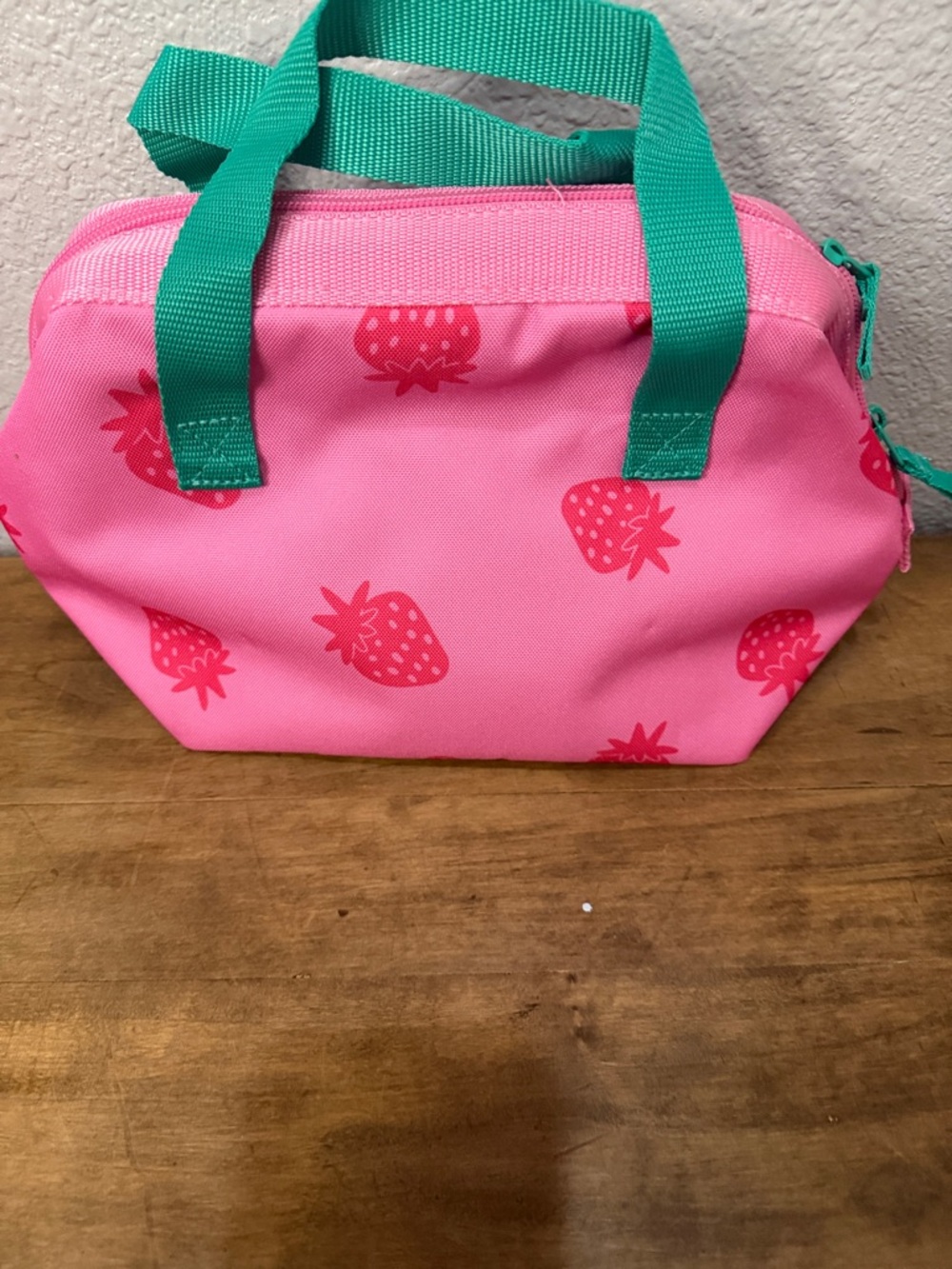 Cat & Jack Pink  Strawberry lunch Tote with Green Handles lunchbox  NWT - Picture 3 of 6